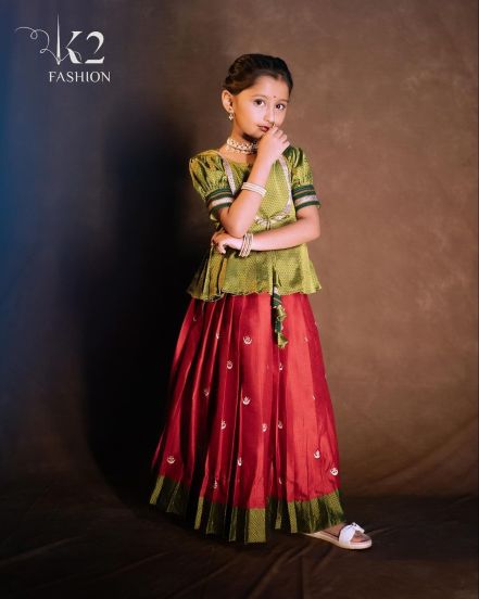 Nach Ga Ghuma Actress Khun Dress Look