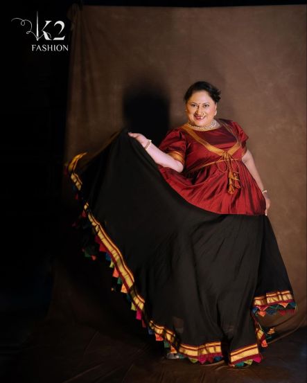 Nach Ga Ghuma Actress Khun Dress Look