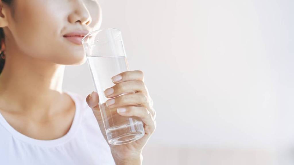 Overhydration: This is what happens if you drink too much water What Is Overhydration Overhydration: This is what happens if you drink too much water What Is Overhydration
