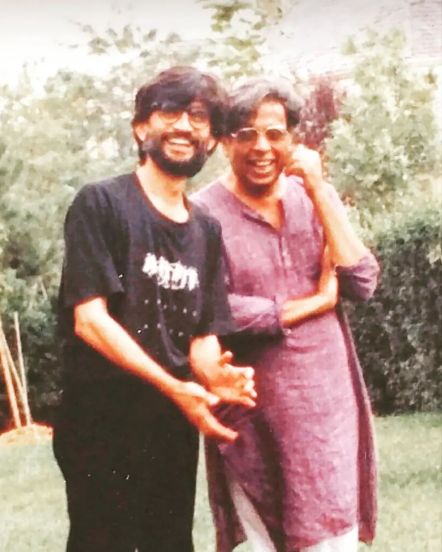 निळू भाऊंनी साकारलेल्या खलनायकाच्या भूमिका पाहून बायका बोटं मोडायच्या, शिवीगाळ करायच्या. प्रेक्षकांच्या याच प्रतिसादातून निळू भाऊंना त्यांच्या कामाची पोचपावती मिळाली.