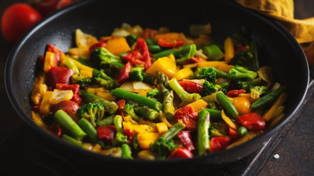Pouring water on the lid of the vessel while cooking dry vegetables is the kitchen hack you have been waiting for Pouring water on the lid of the vessel while cooking dry vegetables is the kitchen hack you have been waiting for