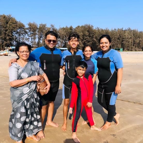 नुकतेच त्याने सोशल मीडियावर कुटुंबासह सुट्टी एन्जॉय करतानाचे फोटो शेअर केले होते.