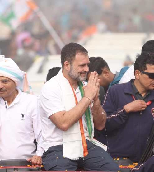 अमरावती आणि सोलापूर लोकसभा मतदारसंघातील भाषणात बोलताना राहुल गांधी यांनी पंतप्रधान नरेंद्र मोदी यांच्यासह भाजपाच्या नेत्यांवर टीका केली.