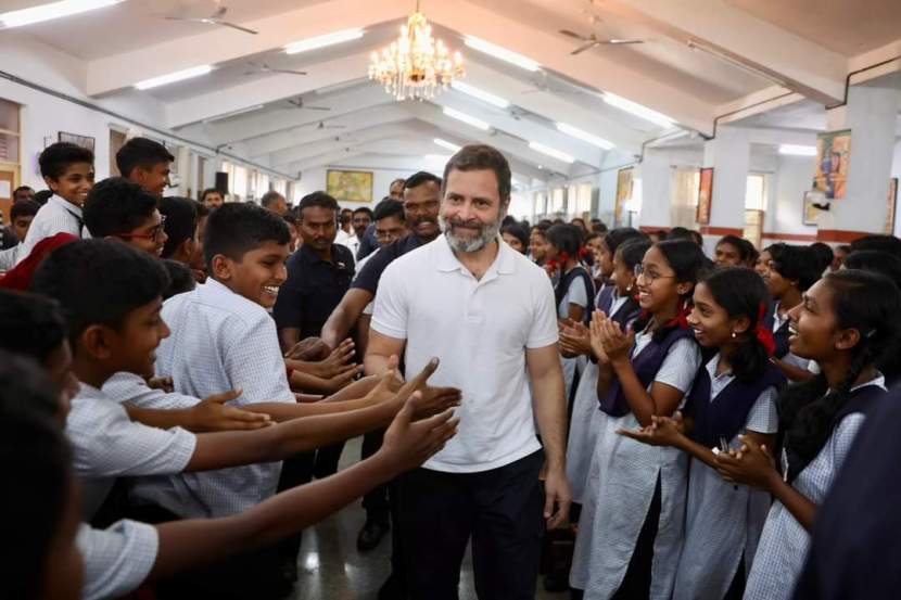 याबरोबरच देशातील तरुणांसाठी नोकरीच्या आधी अप्रेंटिसशीप करत असताना एक लाखांचे मानधन दिले जाणार, अशी घोषणा राहुल गांधी यांनी केली.