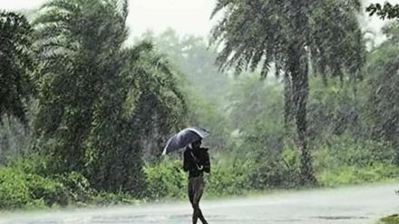 Yavatmal lashed by stormy rain early morning Water in low lying areas Yavatmal lashed by stormy rain early morning Water in low lying areas