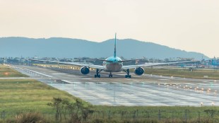 Mumbai airport, Take-off and landing,