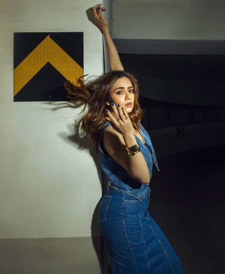 Amruta khanvilkar denim skirt and jacket look photos viral on social media