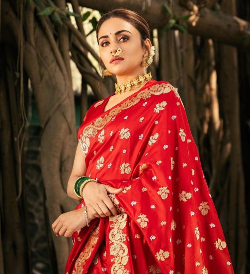 Amruta khanvilkar denim skirt and jacket look photos viral on social media
