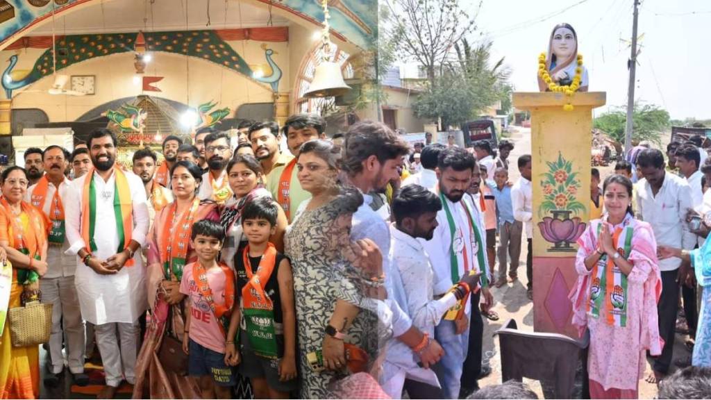 congress and bjp campaign in solapur lok sabha constituency