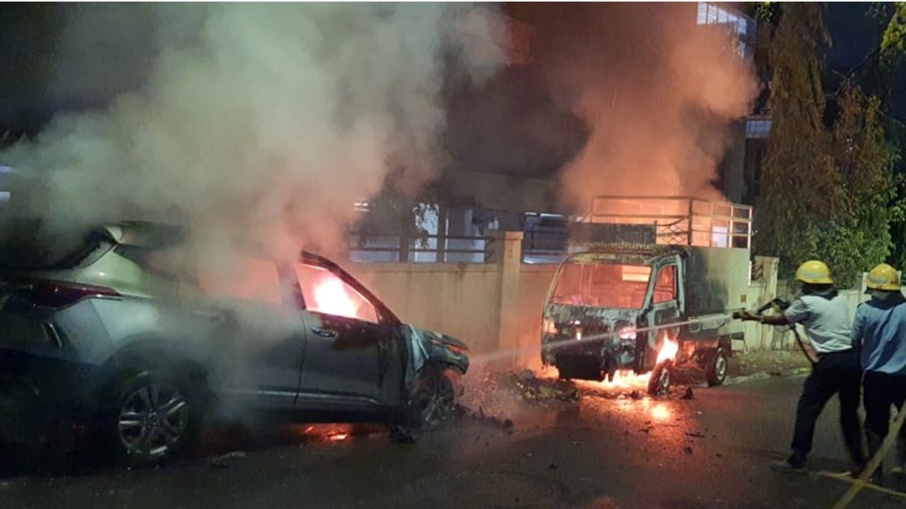 pune car fire marathi news, pune tempo fire marathi news