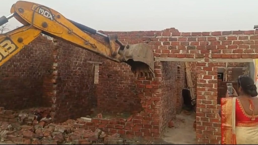 dombivli illegal chawls demolished