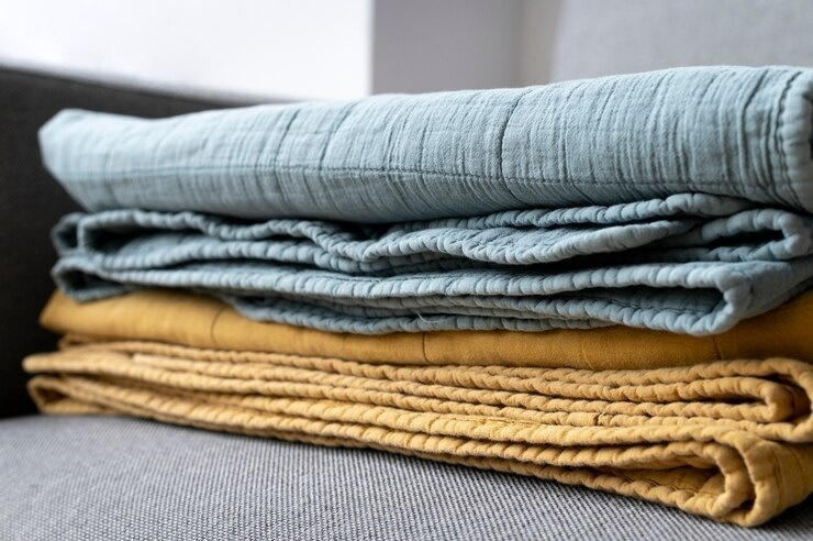 why are naphthalene balls kept with clothes to be put away how do you use naphthalene balls in a wardrobe