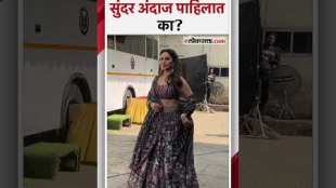 Madhuri Dixit appeared in a beautiful look on the stage of the reality show Dance Deewane