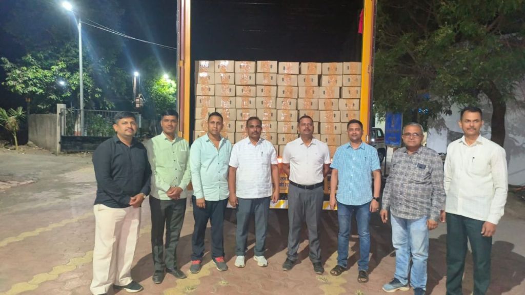 Smuggling of liquor from Goa by vehicle stuff of worth 61 lakh seized Smuggling of liquor from Goa by vehicle stuff of worth 61 lakh seized