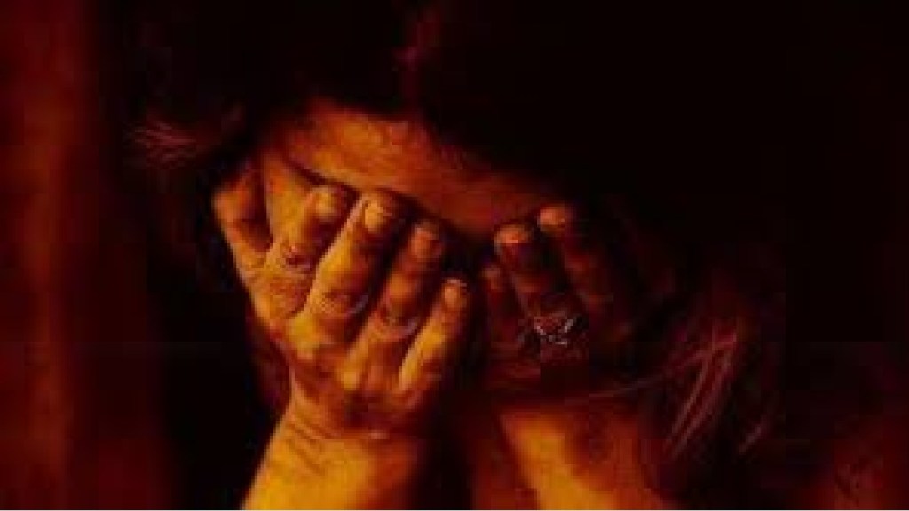 man molests 15 year minor girl in running local train
