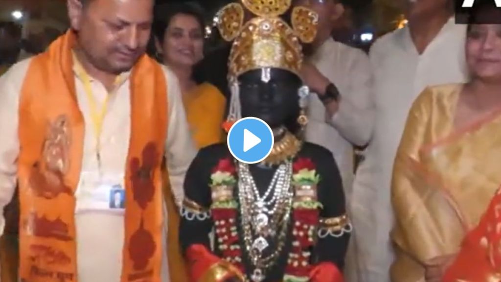 A young boy K Ayushmaan Rao dresses up as Ram Lalla