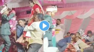 a bride fell down during varmala ceremony