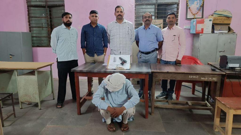 One pistol with 17 live cartridges seized from Buldhana near Madhya Pradesh border