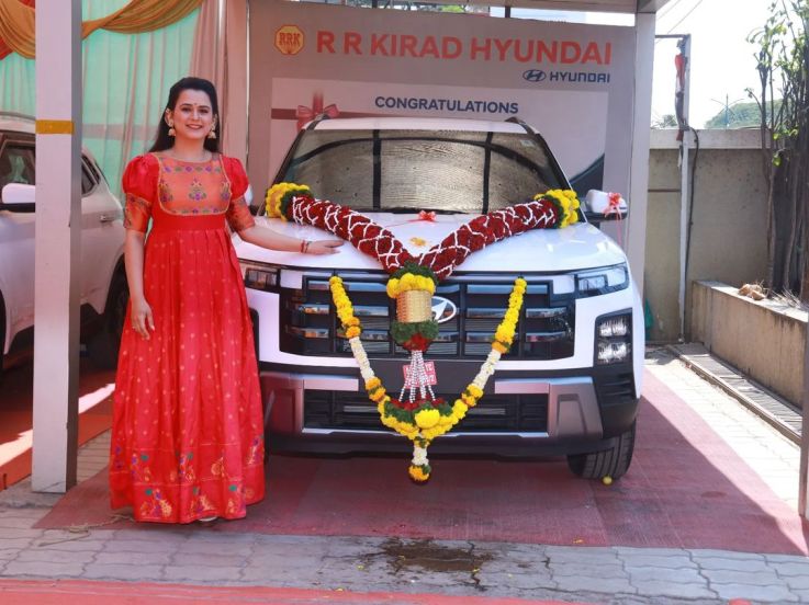 prajakta-gaikwad-yesubai-fame-actress-bought-new-car-on-gudi-padwa-2024