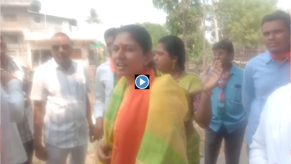 Jalgaon, raver lok sabha seat, Raksha khadse, people asking questions to Raksha khadse, bjp, development works, development works in Jalgaon district, people asking questions about development works, marathi news, lok sabha 2024, election campaign, lok sabha campaign, Raksha khadse campaign,