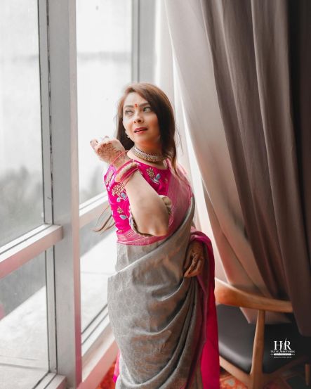 sonalee-kulkarni-aari-work-blouse