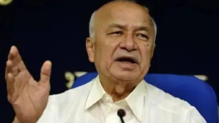 Devendra Fadnavis always telling lies Criticism of Sushilkumar Shinde