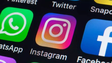 whatsapp and instagram down