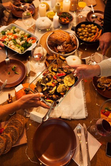 रात्री जेवल्यानंतर ३० मिनिटे चालल्याने पचनशक्ती सुधारते. अन्न सहज पचतं. याच्या मदतीने तुम्ही बद्धकोष्ठता, गॅस, पोट फुगणे किंवा पोटाशी संबंधित इतर समस्याही टाळू शकता.