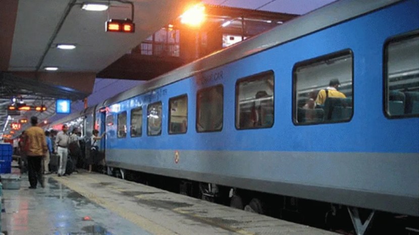 रेल्वे स्टेशन, रेल्वे स्थानक असे शब्द आपण सगळेच नेहमी वापरतो. पण या रेल्वेस्थानकाला हिंदीमध्ये काय म्हणतात, तुम्हाला माहिती आहे का?