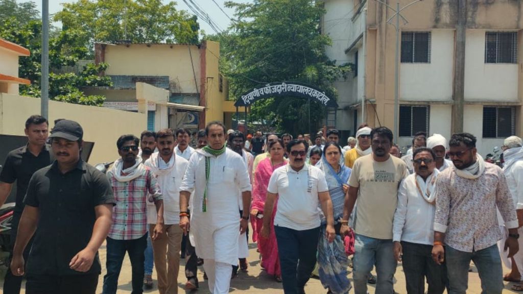 Farmers Workers Party leader Rahul Deshmukh arrested in Nagpur Activists on the streets