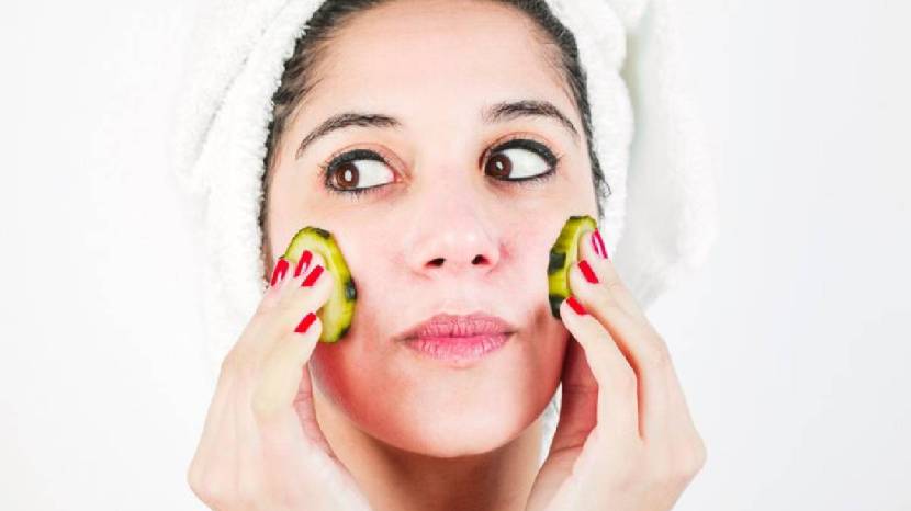 Benefits of Rubbing Banana Peels on Face