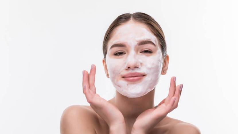 Benefits of Rubbing Banana Peels on Face