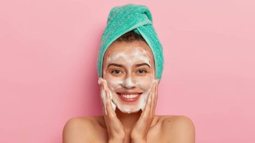 Banana Peel For Acne: केळीच्या सालीचा ‘हा’ फेसपॅक चेहऱ्याला लावा आणि सुंदर त्वचा मिळवा