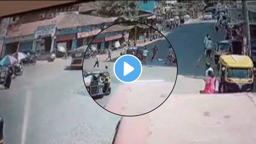 Live accident chiplun bike and auto dangerous accident captured in cctv two injured video