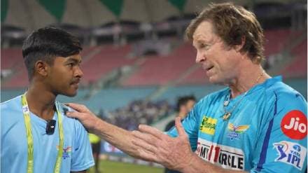 Jonty Rhodes Interviews Ball boy after his stunning catch in LSG vs KKR