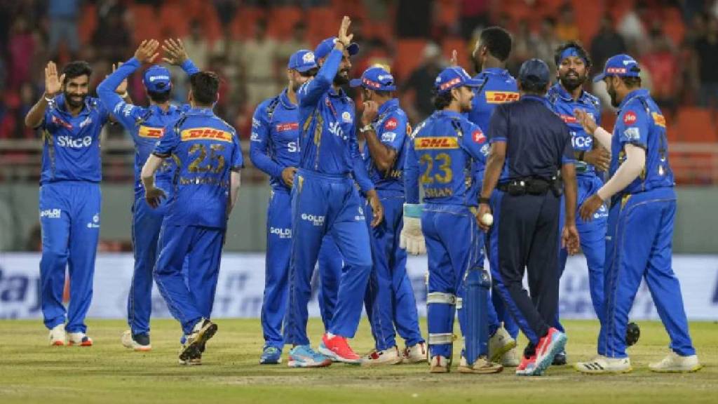 Michael Clarke's statement Mumbai Indians team divided into two groups Michael Clarke's statement Mumbai Indians team divided into two groups