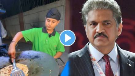 After father's death A 10-year-old boy sell chiken roll