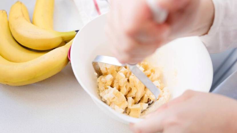 Benefits of Rubbing Banana Peels on Face