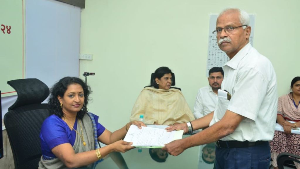 BJP worker threatens independent candidate Shiva Iyer from Dombivli who speaks against Modi