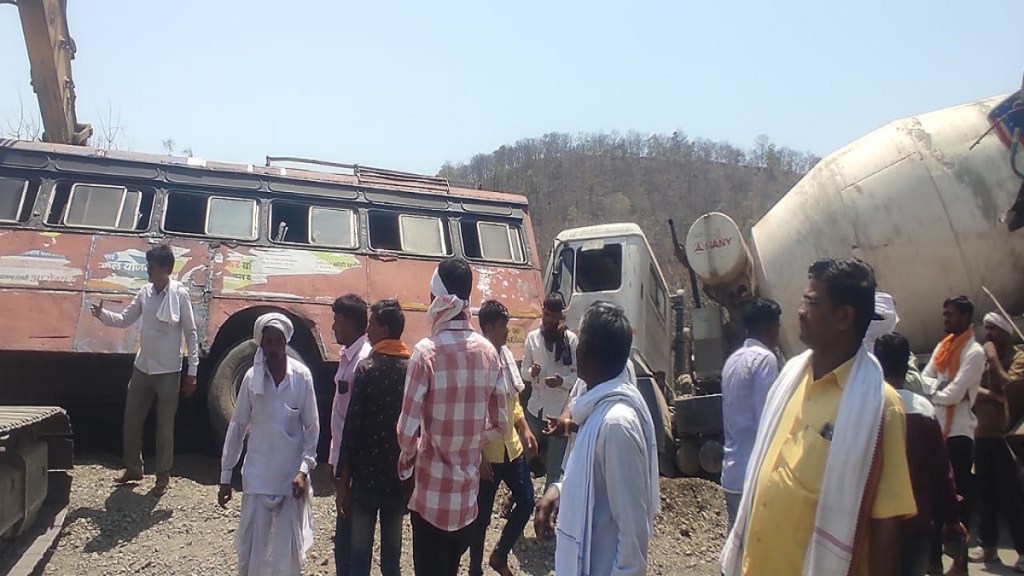 bus, Nagpur-Tuljapur National Highway, bus, Nagpur-Tuljapur National Highway,