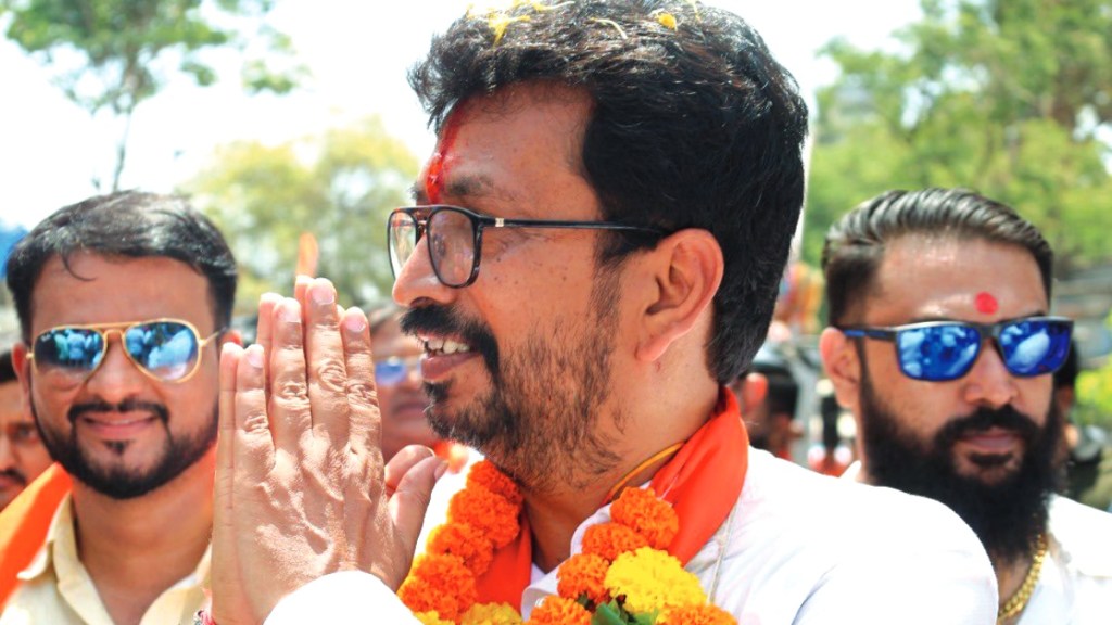 thackeray group candidate amol kirtikar campaigning