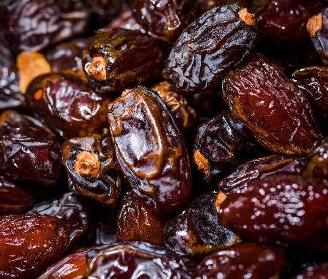 benefits-of-dates-in-skin-care-routine