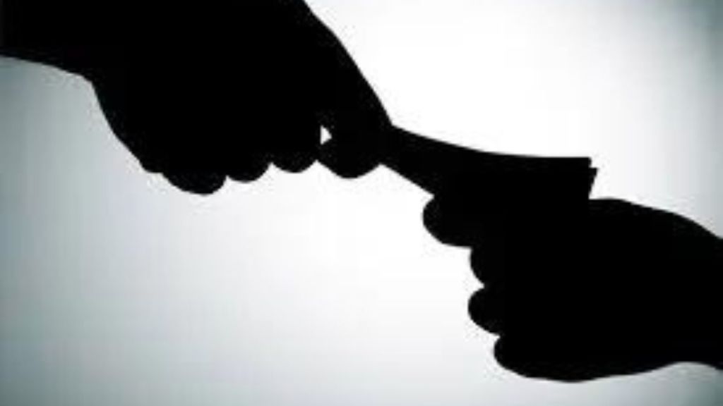 demand of thirty thousand bribes Three people in a trap with city planner