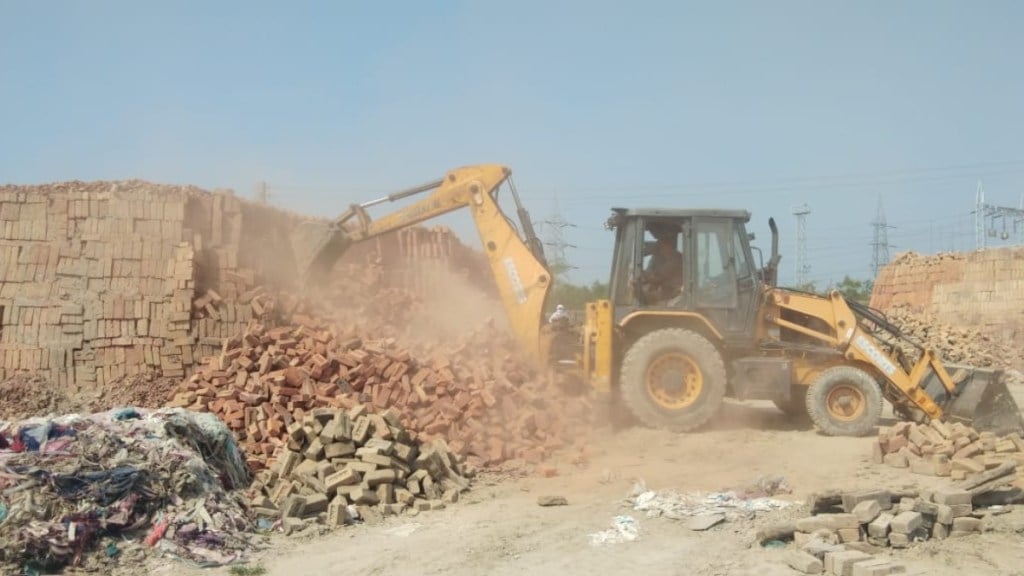 brick kiln owner allegation on mla ravi rana for giving 70 thousand free bricks for his bungalows construction