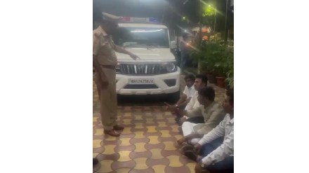 Ravindra Dhangekar has been protesting for two hours in Sahakarnagar police station in Pune