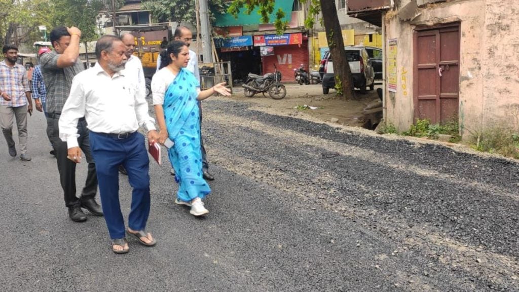 Show cause notice to three officials of Kolhapur Municipal Corporation in the case of disturbance in road work