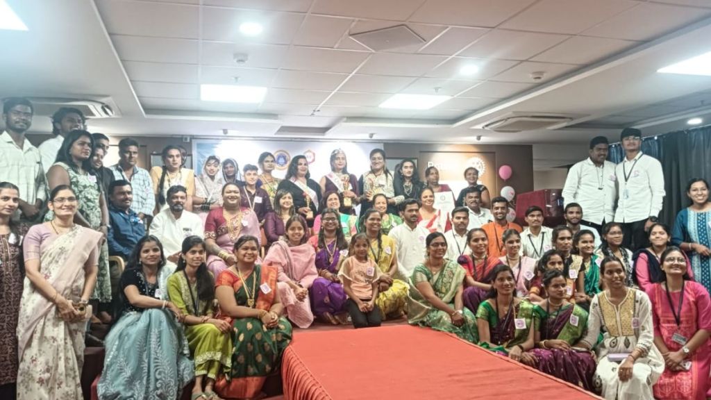 fashion show of transgender in Kolhapur won adulation riya Mayuri Alvekar Winner