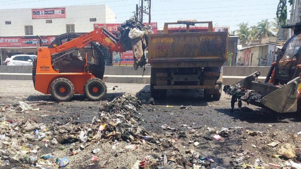 52 tons of garbage was removed from the sewer in two days 52 tons of garbage was removed from the sewer in two days