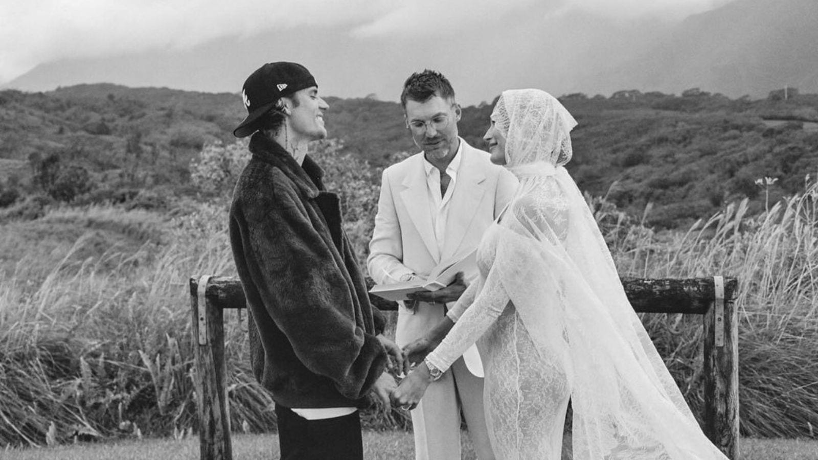 Justin and Hailey renew wedding vows while announcing pregnancy
