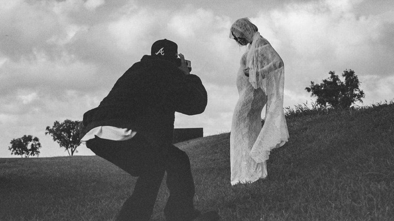 Justin can be seen enjoying perfect family time while capturing the baby bump.